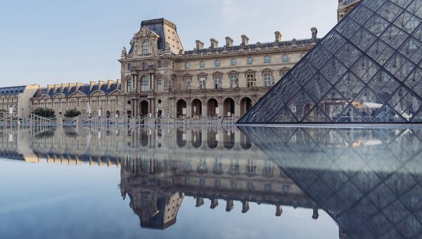 gloria villa GjYw5xyMI3w unsplash (1)